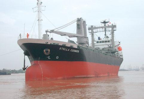 In December, Ha Long Shipyard in Quang Ninh delivered the MV Tay Son, a 12,500 dwt cargo ship, to Vietnam National Shipping Lines (Vinalines).