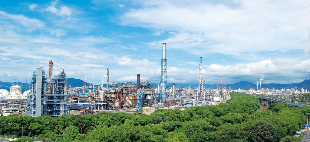 Our Businesses Fuel Oil Business Initiatives Securing a Strong Foundation in Japan Oil Refining Promoting structural reforms and increasing the competitiveness of refineries and petrochemical plants