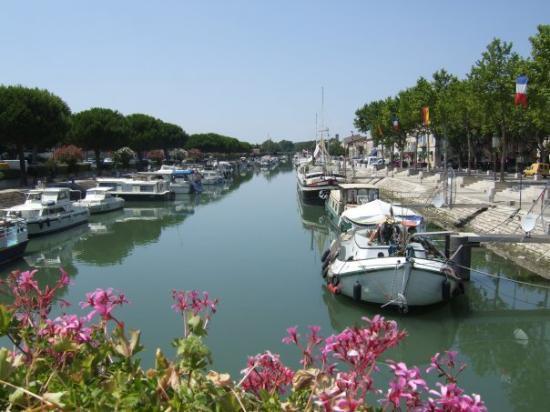 Beaucaire - Base, travel and arrival infmation Please read the following pages befe your journey to our base.