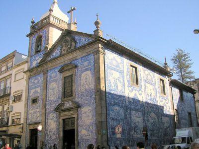 This holy building is located on Trinity Square behind the Porto City Council building.