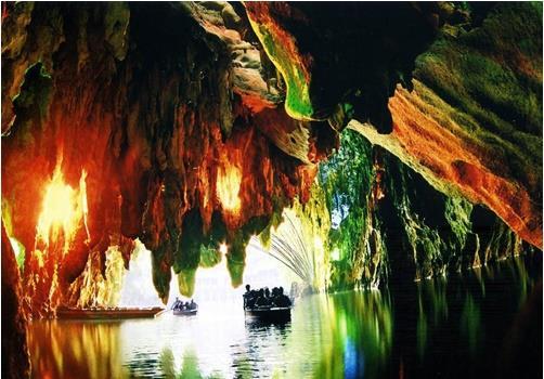 Then to Longgong (Dragon Palace) Caves scenic area, with a vast network of caves snaking through hills, with the Dragon Palace Cave being the best as it has an underground river on which you take a