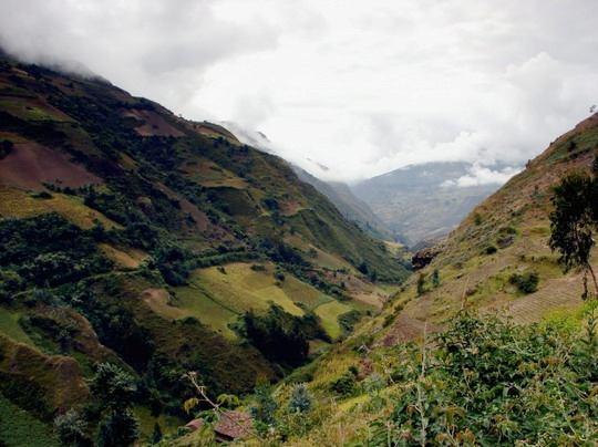 Day 4: Hike Paria to Molino Pampa An easy, relaxing walk through the lower Quebrada Huaripampa valley takes us through the scattered farming settlements of Huaripampa and Colcabamba.