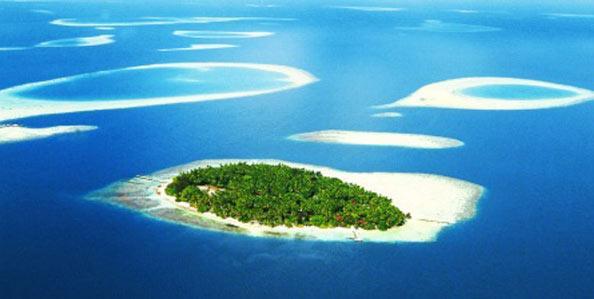 7. BIYADHOO ISLAND RESORT- It is a peaceful resort and considered one of the best reef