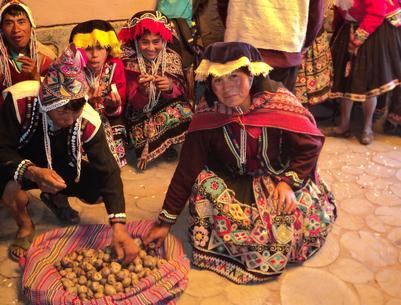 Nutritious, tasty, rich and healthy lunch, carefully prepared by the women of the community. Presentation of Andean products.