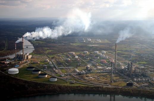 U Republici Hrvatskoj postoje dvije rafinerije nafte, u Rijeci (Slika 2) i Sisku (Slika 3), a maziva se proizvode u Zagrebu.