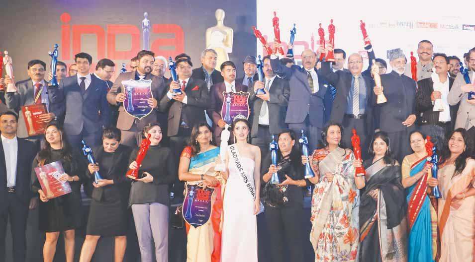 4 INDIA HOSPITALITY AWARDS Brilliance receives India Hospitality Awards recently concluded its third edition at The Lalit New Delhi on November 27, 2017.