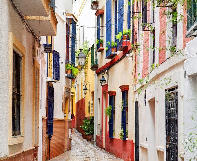 Barrio Santa Cruz - Seville's Most Charming Neighborhood - Brimming with oldfashioned Sevillian charm, the Barrio de