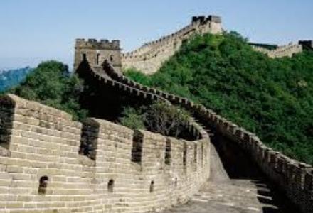 Location : China Built : 700 BC The Great Wall of China is not one long wall it is made up of a number of different sections that connect and branch out.