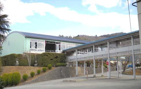Photo 6: Onagawa High School. Photo 7: Onagawa High School is located on a hill.