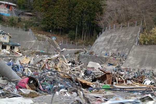 5, 2011, tsunami height was measured by Port and Airport Research Institute; Kamaishi harbor: 7 9 m Kamaishi Port was hit by many tsunamis in the past; the 1896 Meiji Sanriku-oki