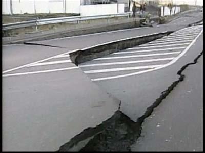 Cracked and subsidence in roadway
