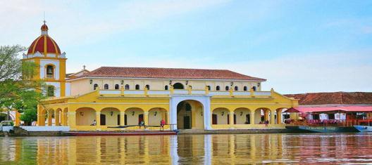 Historia y Cultura Mompox History and Culture Mompox This Heritage Town springs from an island that during the Conquest was a refuge for the gold and silver that the Spanish brought out of their