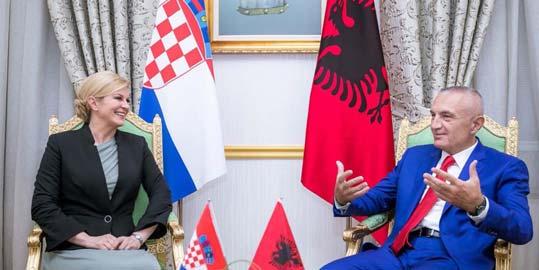 Këshilli bashkiak i këtij qyteti miratoi dje dhënien e titullit "Qytetare Nderi" Presidentes së Kroacisë, Kolinda Grabar Kitaroviç.