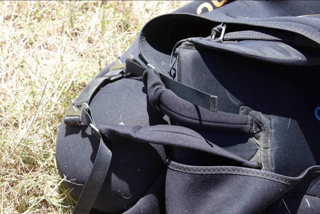 The one leg strap attachment is also visible(3) Leg
