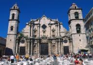 Plaza de la Catedral (Cathedral Square), dominated by the Baroque facade of the Cathedral of Havana.