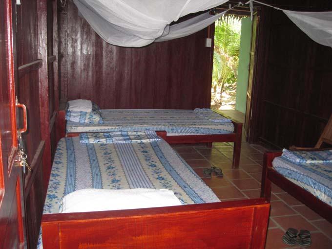 Tam Khiem homestay (riverside) 4 bedroom: 3 rooms (max 4 persons per room) 3 bedroom: 3