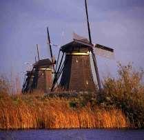 Here appears an impressive row of large windmills, built to drain the Alblasserwaard.