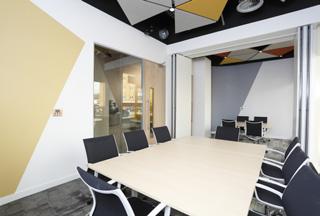 The common areas have been superbly refurbished to provide stylish meeting rooms, break-out