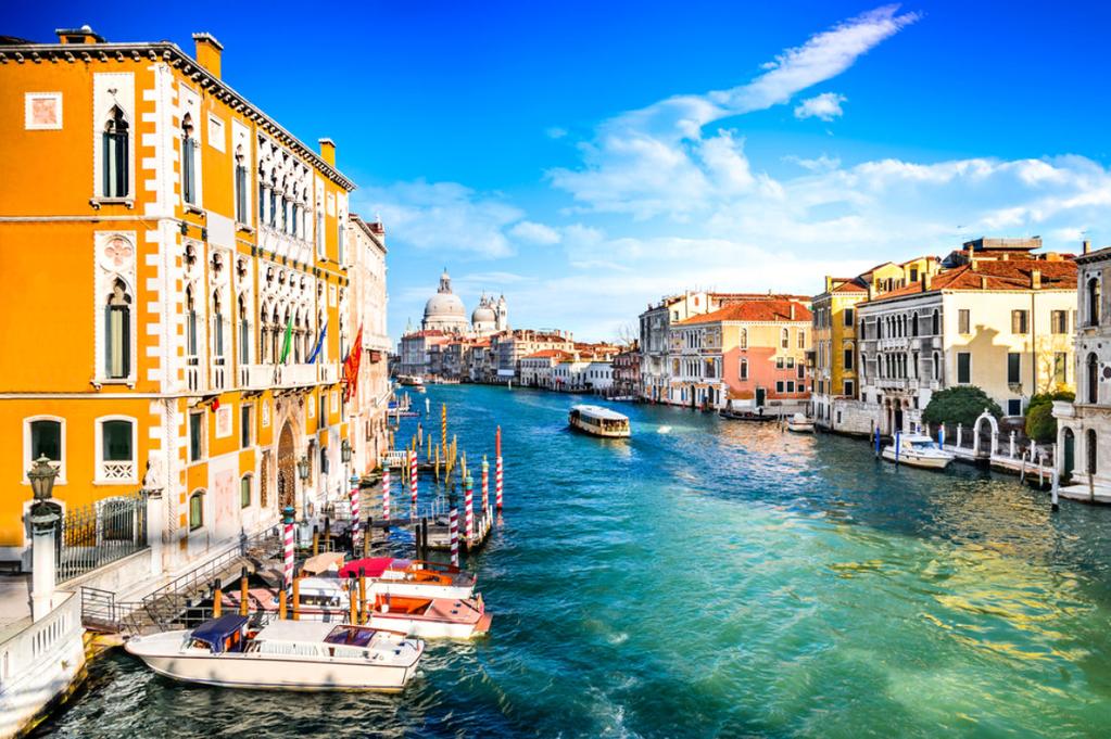 Located just along the Grand Canal, this opera takes place right in