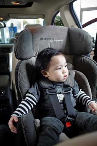 Back Seats Are Safer No airbag Farther away from crashes to the front of the car which are most common 13 DISCUSSION: When there is no back seat, like in a truck, it is best to use a seat belt for