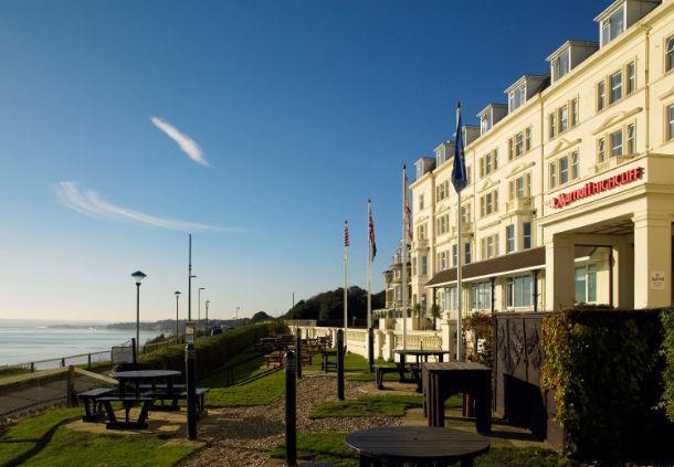 BOURNEMOUTH HIGHCLIFF MARRIOTT HOTEL With a dramatic seafront location, Highcliff Marriott Hotel has a leisure club with a fitness area, indoor pool and seasonal outdoor pool.