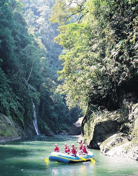 Pacuare River Rafting (Class III & IV) The Pacuare River is one of the top five rafting rivers in the world of its scenery and rapids.