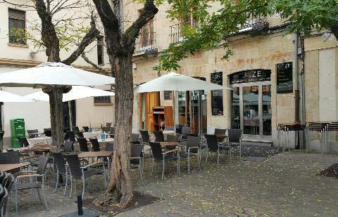 Informal place to take tapas for lunch or dinner.