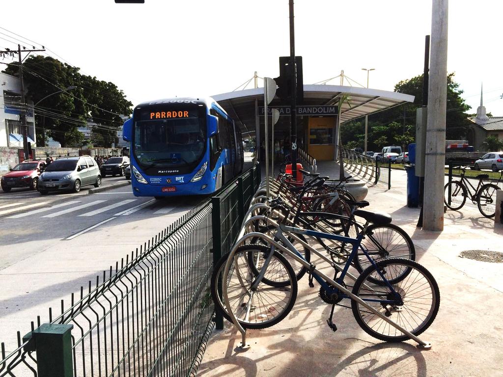 Few corridors adopt conventional cycling parking at the station entrance like TransCarioca BRT in Rio de Janeiro.