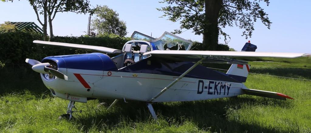 Bolkow, Bo208, D-EKMY Carntown, Co. Louth 17 June 2017 FINAL REPORT Photo No. 3: Forward Canopy Damage in Open Position 5 Air Accident Investigation Unit Report 2018-006 Photo No.