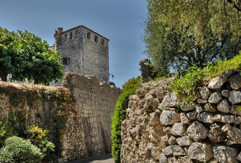 Outstanding heritage The outstanding heritage of the fortified village of Saint-Paul de Vence is showcased within a protected and almost entirely pedestrian zone.