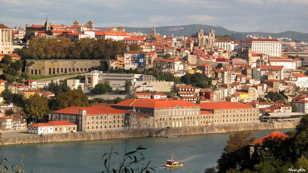 Visiting Porto Full Day Visit 08h30 Departure from Braga for a visit to Porto, the "Cidade Invicta" (unvanquished city).