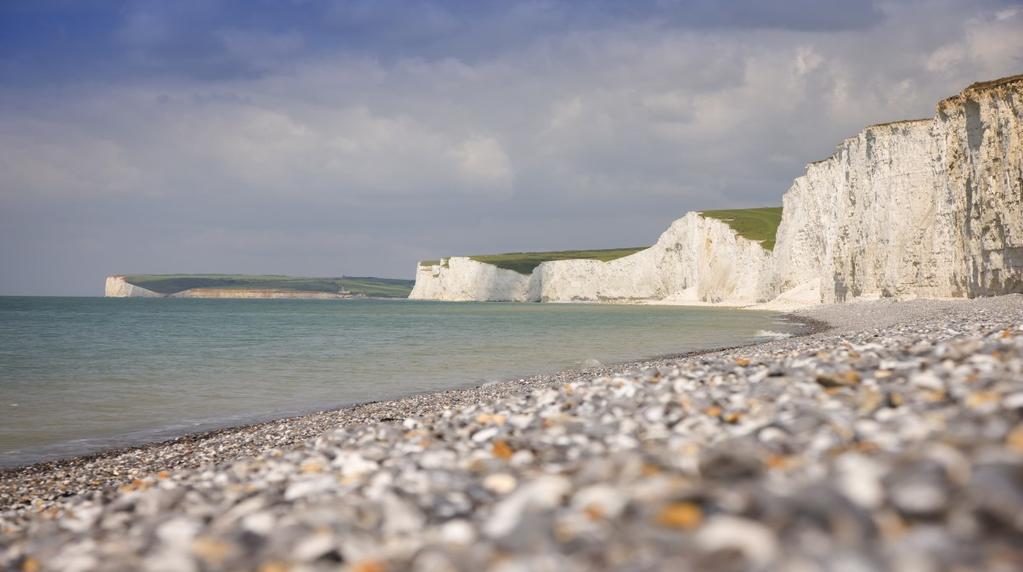 THE SOUTH DOWNS WAY - SELF GUIDED WALKING HOLIDAY The South Downs Way stretches 00 miles from the historic city of Winchester to the coastal chalk hills on the South Coast.