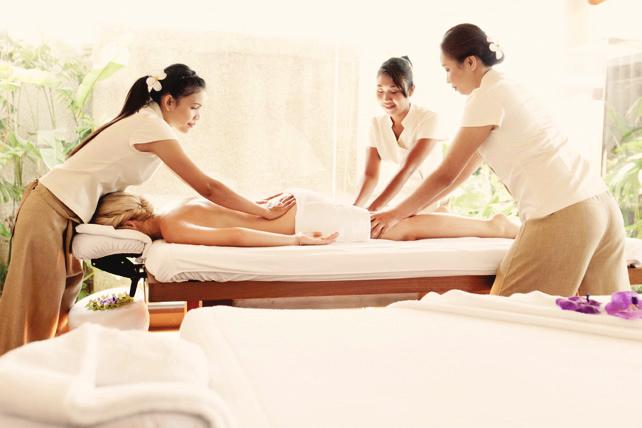 Our signature massage, The Royal Trisara 6 Hand Massage, a benchmark therapy, relies on skilled intuition to