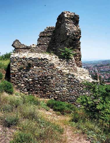The surviving remains of the city s citadel stand on the highest flattened point of the hill, where the city administration and its elite had their residences.
