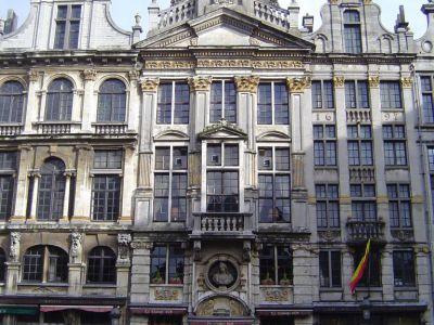 - Page 6 - C) Pigeon Pigeon is one of the most popular buildings of the Grand Place square. The Pigeon is famous because Victor Hugo spent part of his exile from France here.