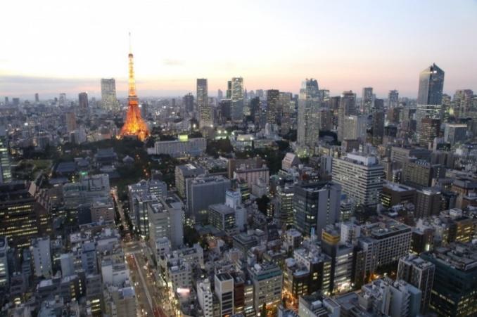 Day-by-Day Description Tokyo - Introduction One quarter of all Japanese live in Tokyo or the near vicinity and with a population of over 12 million inhabitants, Tokyo is one of the largest cities in