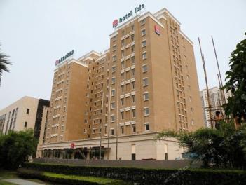 Ibis Lianyang Shanghai Opened:2008 The worldwide budget ibis hotels are owned by Accor hotels and offer more than 983 hotels in 58