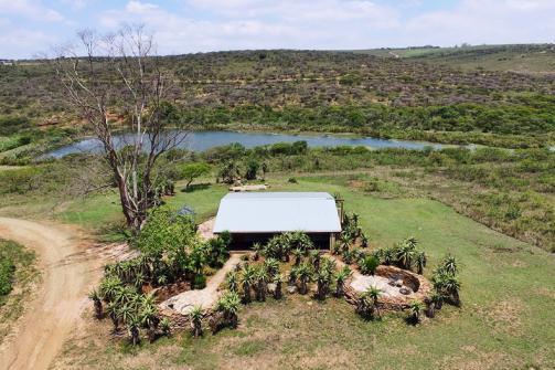 Fisherman's Cottage This self-catering, stand-alone house with a splendid view of the riverine bush and surrounded by open plains is easily visible as you drive onto the reserve.