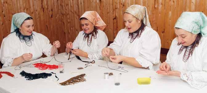 Procesi očuvanja i popisivanja nematerijalnih kulturnih dobara u Hrvatskoj 133 5 Umijeće izrade ogrlice pletene koladre u Slavetiću je primjer inicijative nositelja za upis u Registar, prakse