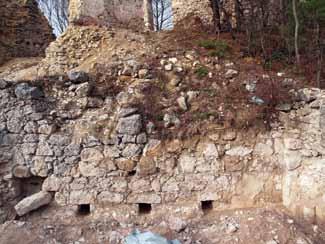 Korunek) 22 Sjeverni zid kapele utvrde Grebengrad, unutrašnjost, stanje tijekom radova 2012. (foto: M.
