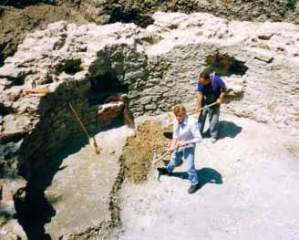 Jacob in Prelog in the course of research in 1997 (Photo archive of the Archaeological Department of the Museum of Međimurje in Čakovec) 4 Temelji kružnog objekta uz župnu crkvu sv.