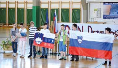 V prvem delu prireditve smo predstavili državne simbole Republike Slovenije, zastavo, grb in himno, ter učence opozorili na obnašanje ob izvajanju državne himne ter po njem.