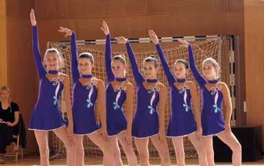 Ritmičarke lahko postanete vsa dekleta od 1. do 9. razreda ne glede na vaše predznanje. Ritmična gimnastika je zelo lep šport, kjer je vse podrejeno pojmu lepega.