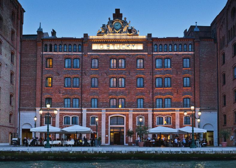 Mark s Square, Rialto Bridge, Palazzo Ducale, Peggy Guggenheim Collection, Palazzo Grassi Museum, Grand Canal, Lagoon Islands Tour With capacity to host 0 people, the hotel boasts the most