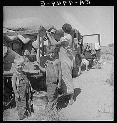 K. Part of an impoverished family of nine on a New Mexico highway. Depression refugees from Iowa. Left Iowa in 1932 because of father's ill health.