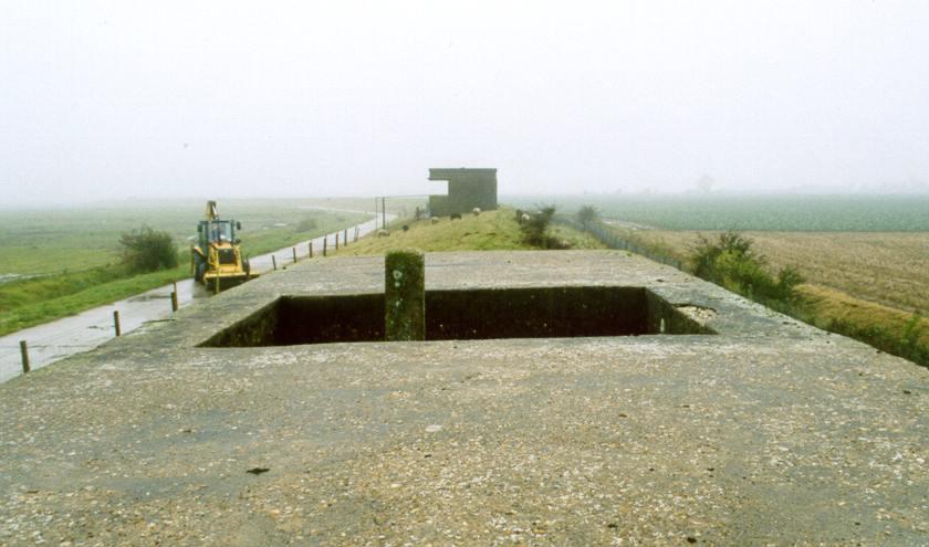 Fig. 8 - UORN 2041: roof of 3-bayed 'Lincolnshire-type' pillbox showing the central AA gun mount. The southern CASL of the coastal battery is in the distance [see Fig. 6].