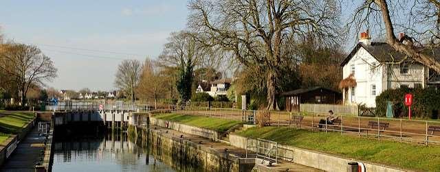 The next bridge is Chertsey, a seven-arch tied arch built in 1783 85 and is Grade II listed.