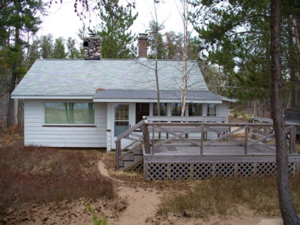 com $150 per night $850 per week Year-round The Lake House is a lake-front vacation rental property featuring a beautiful setting in a friendly, affordable environment for your Upper Michigan getaway.