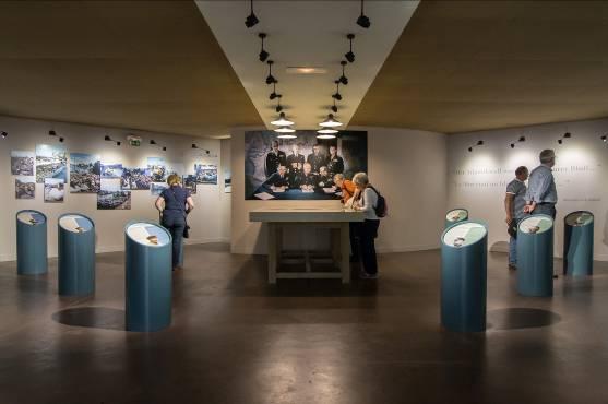 The collections of military equipment, the diorama and the archival films allow the visitor to grasp the enormous effort made during this decisive battle in order to restore peace in Europe.