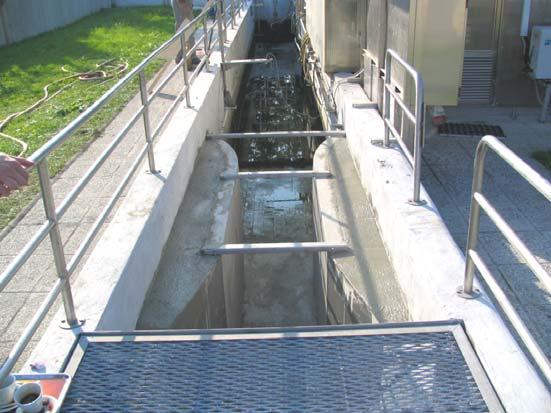 - 139 - AKTUALNI PROJEKTI S PODROČJA 2006 med rednim letnim remontom, ko je bila odpadna voda preusmerjena mimo čistilne naprave.